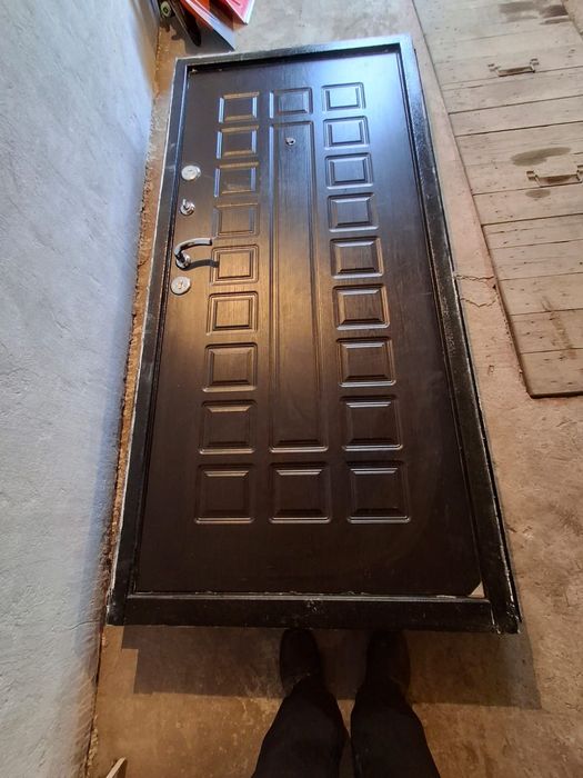Продам железную дверь