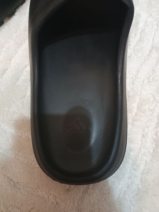 Șlapi Yeezy Slides