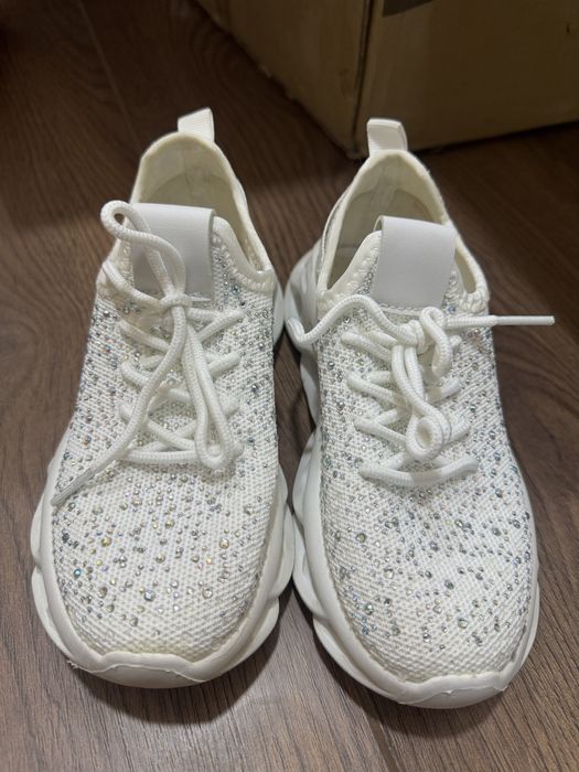 Детские фирменные кроссовки на 5-6-7 лет