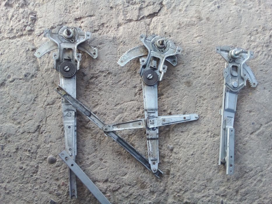 Механизм стекла.