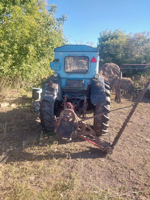 Продам трактор .