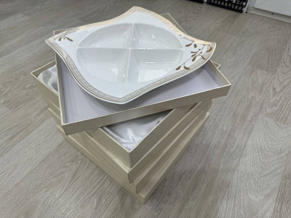 Продается менажница 4 штуки