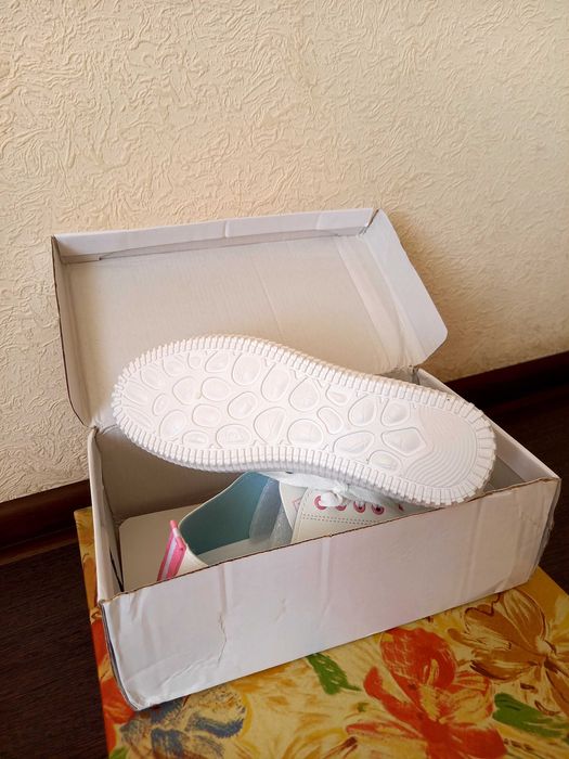 Продам кроссовки.