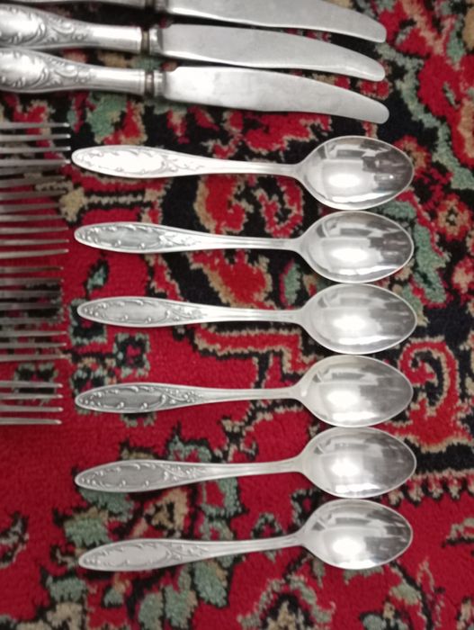 Посуда. Мельхиор наборами классика и пламя.