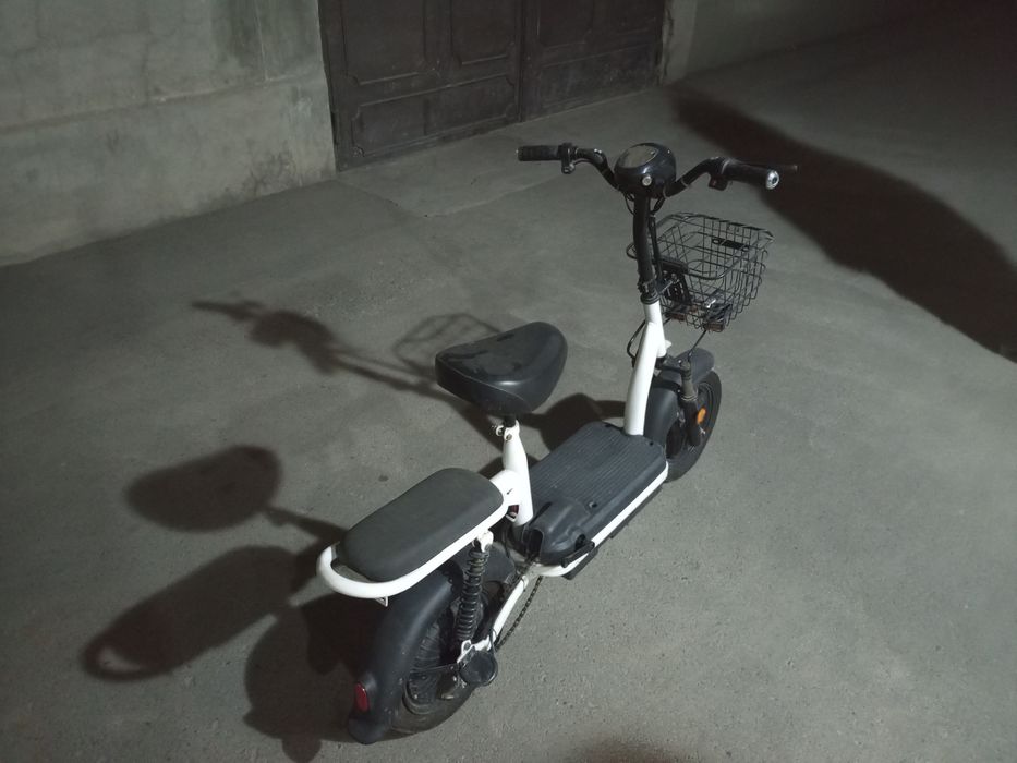 Electro skuter sotiladi