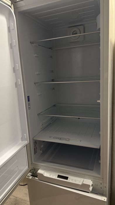 Встраиваемый холодильник