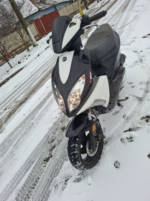 Vând sau schimb Scuter