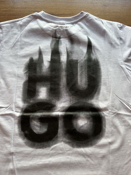 Мъжка,памучна,бяла тениска HUGO Boss с голяма щампа на гърба