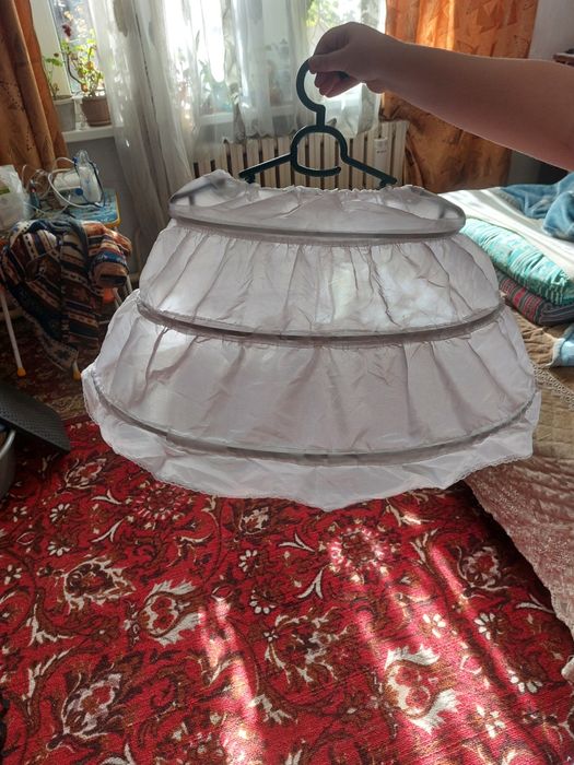 Продаются нарядные платья на девочку.