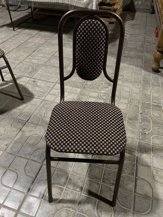 Стуллар сотилади.