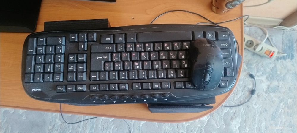 Продаю колонки EDIFIER