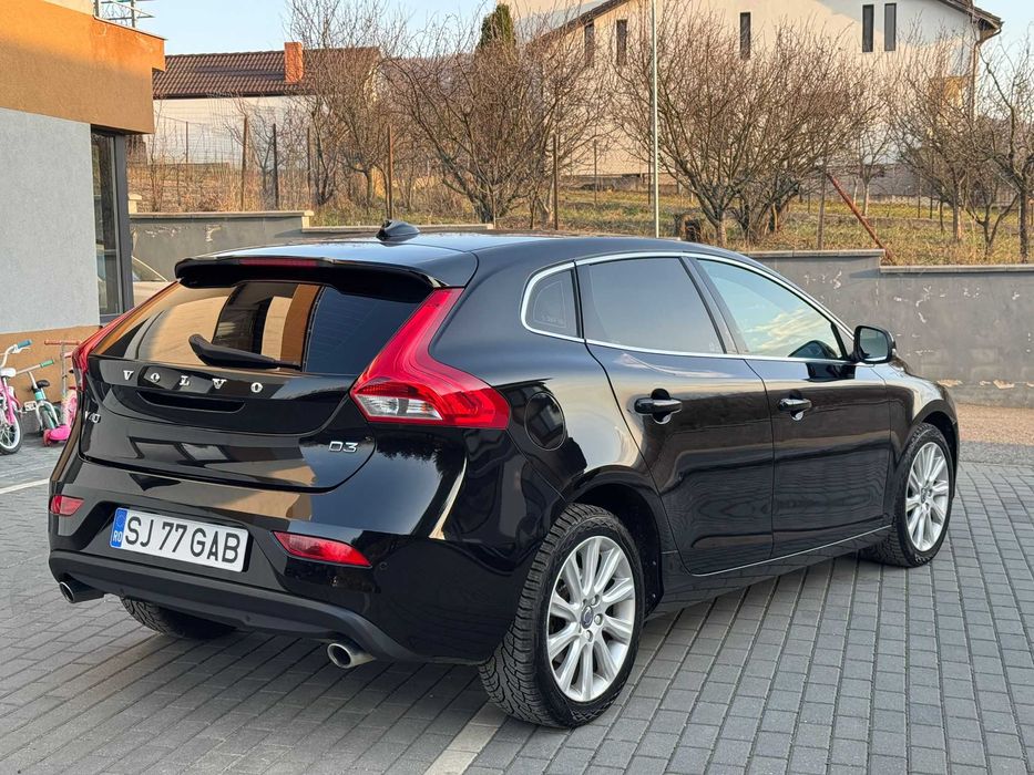 VOLVO V40 2.0 D3 150 CP
