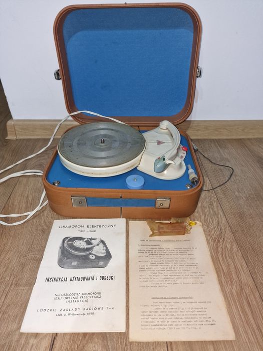 2 Pick-up vechi , funcționabil doar 1