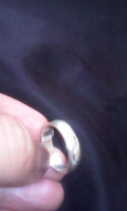 Продавам масивна сребърна халка . Цена 20.00 лв.