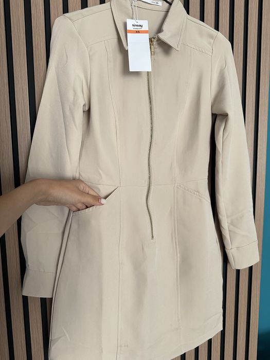 Бежова рокля тип сако