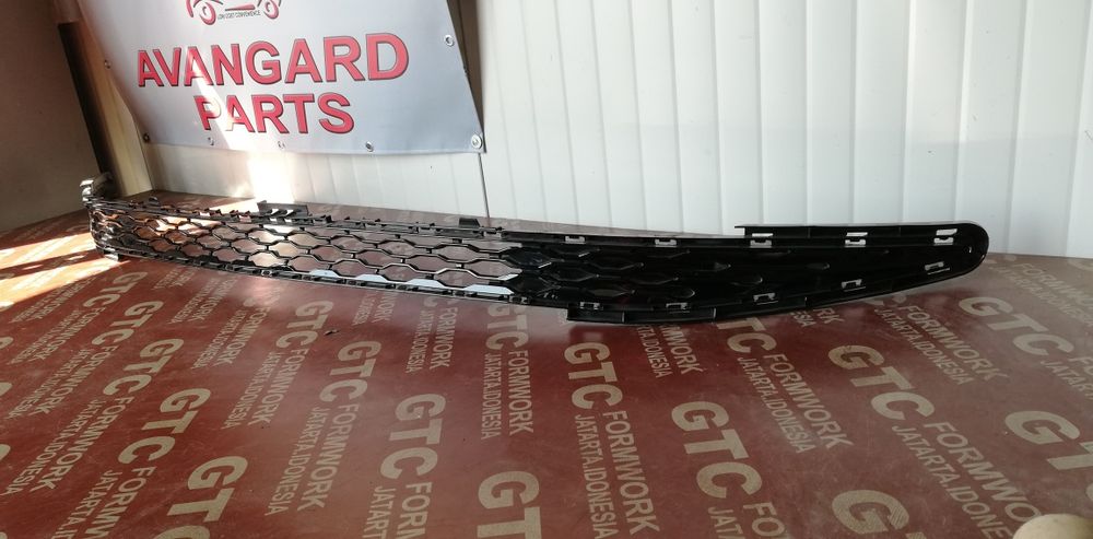 Предна долна решетка VW T7 Transporter 2021-