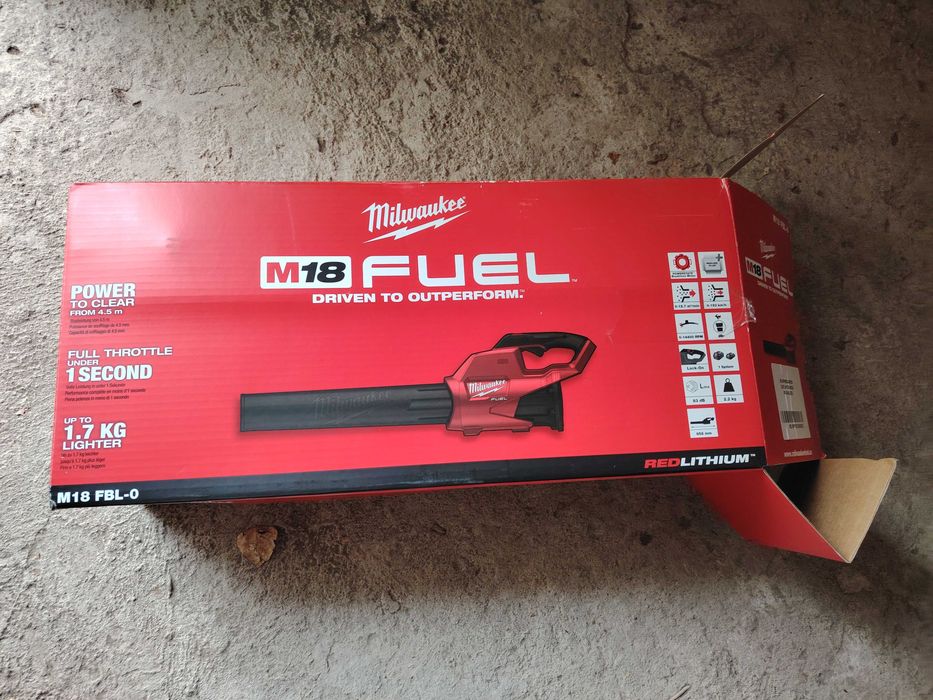 Vând suflanta frunze cu acumulator Milwaukee