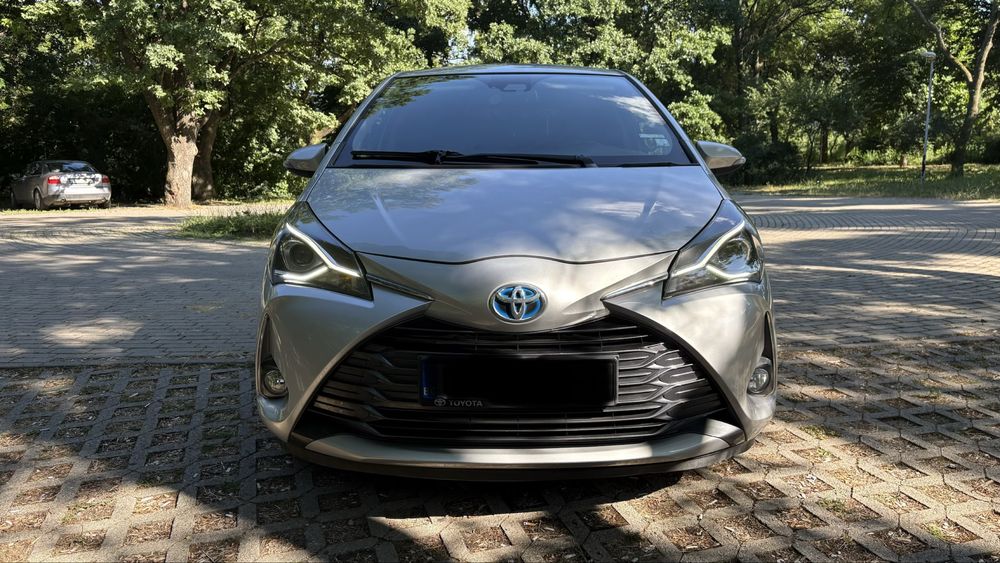 Toyota Yaris Hybrid Y20   CarPlay   Камера   Паркт