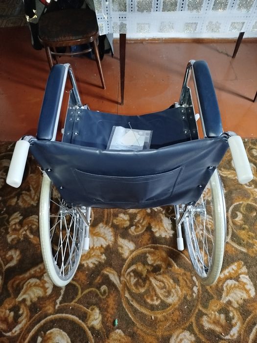 Инвалидное кресло-коляска.