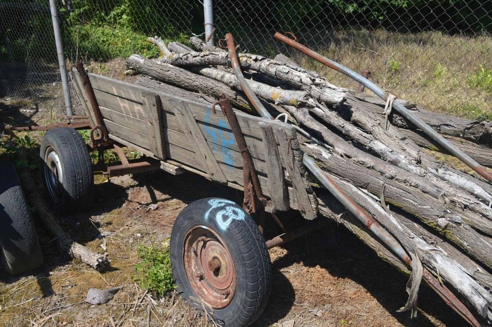 Продавам каруци и амуниция