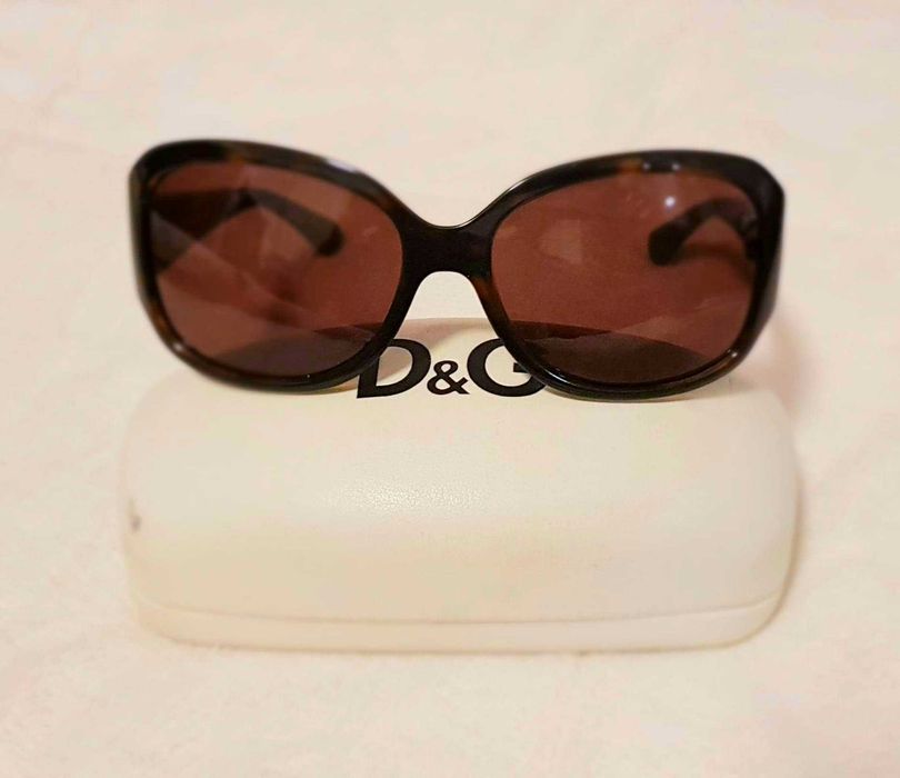 Ochelari de soare, de dama, marca D&G, culoare MARO, cu etui original.