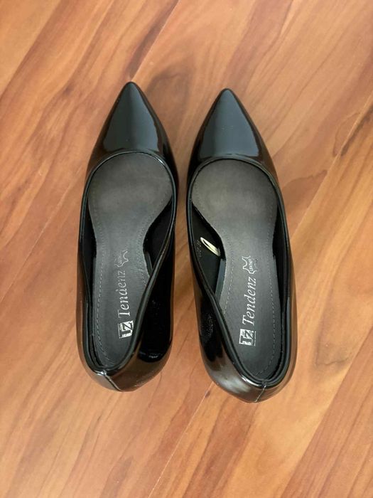 Черни елегантни обувки на ток