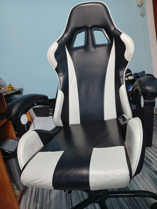 Vând scaun gaming