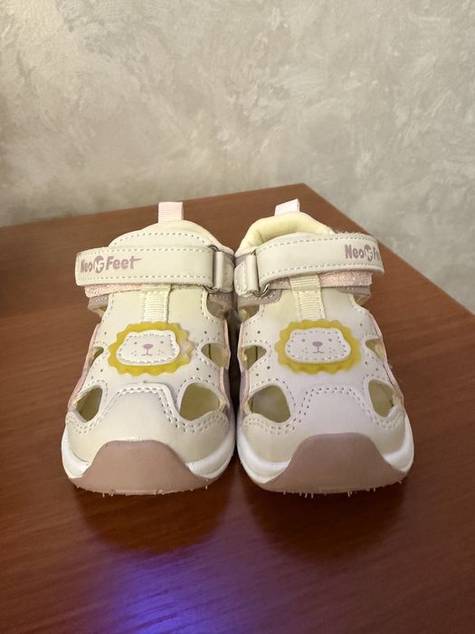 Ботинки / сандалии для девочки 19 р.