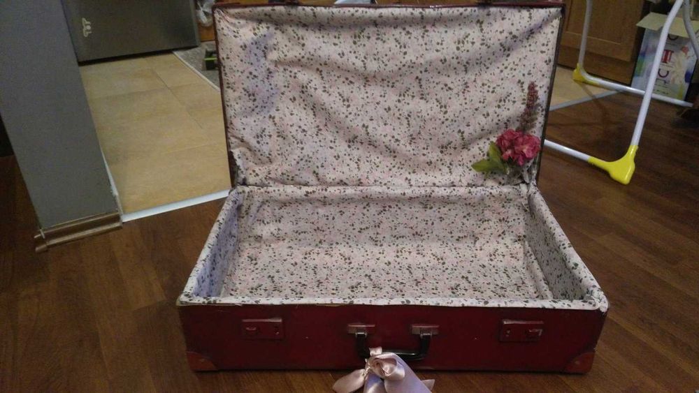 Червен Ретро куфар