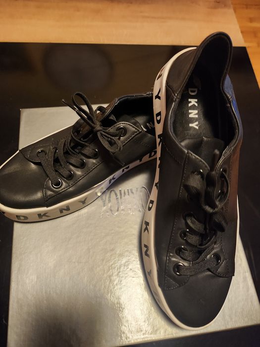 Черни маратонки  DKNY