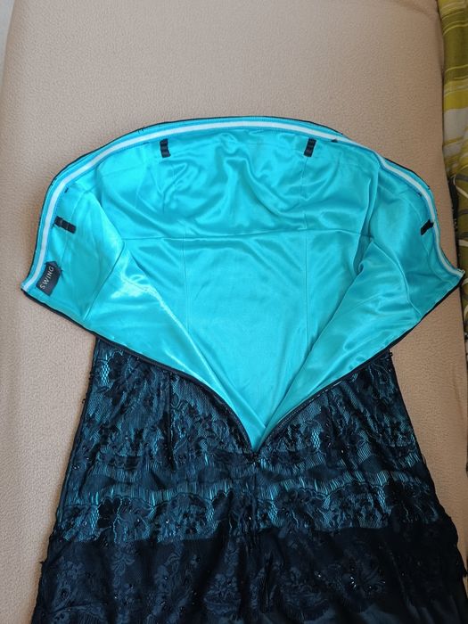 Тюркозена рокля с Черна дантела за парти