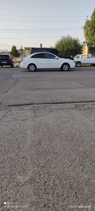 Ласетти 1.6л автомат сотилади