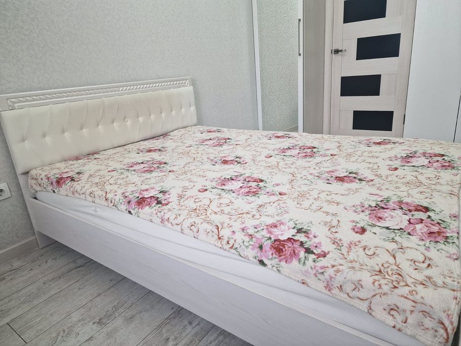 Продам кровать с матрасом