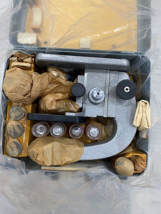 Микроскоп сотояние отличное.