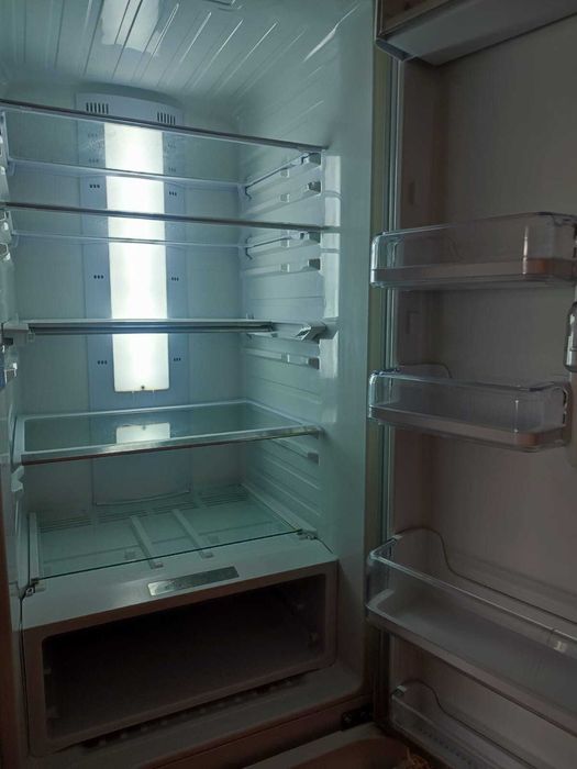 Холодильник с морозильником