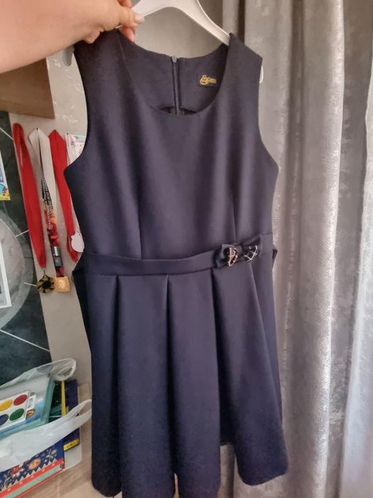 Продам школьный сарафан