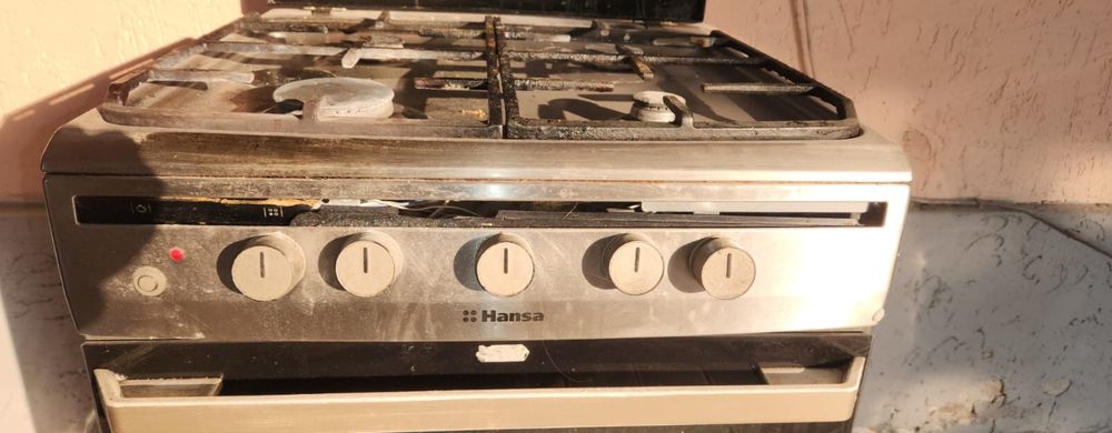 Продам газ плиту Hansa. Рабочая