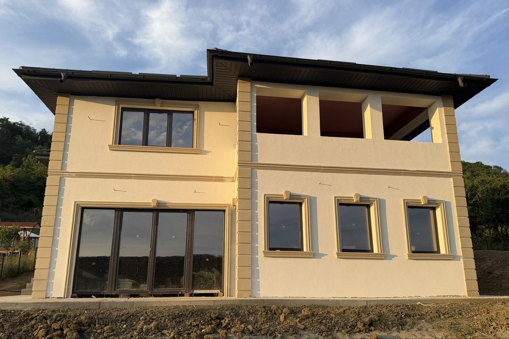 Casă nouă de vânzare în Vlădești, Vâlcea – Curte generoasă