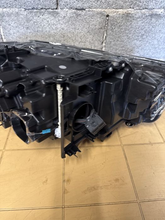 Продавам фарове full led завиващи за BMW G30/31