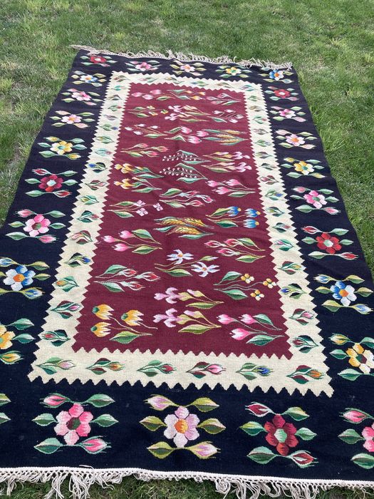 Covor traditional din zona Olteniei