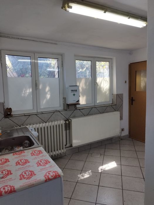 Spatiu de inchiriat la curte