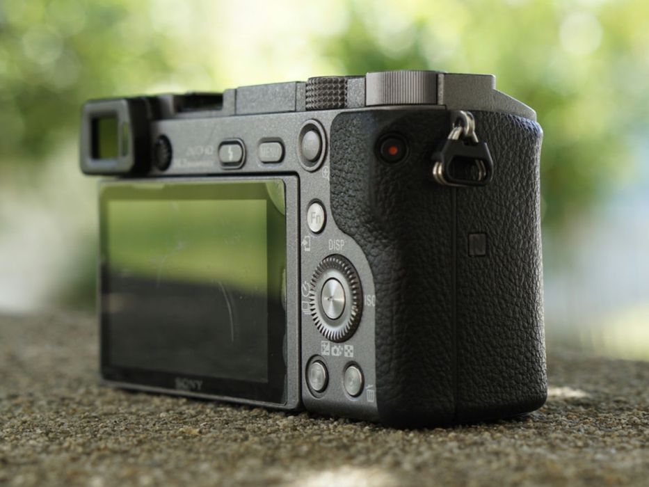 Sony A6000 (Silver Black Edition)