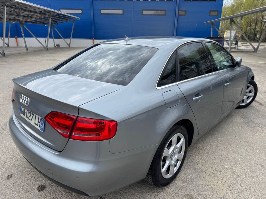 Audi A4 B8 2012 2.0 143cp/km reali(facturi invludiv distributie) fara daune