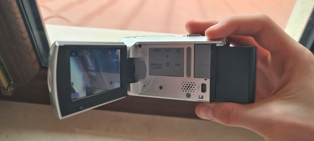 Vând cameră sony handycam 60x