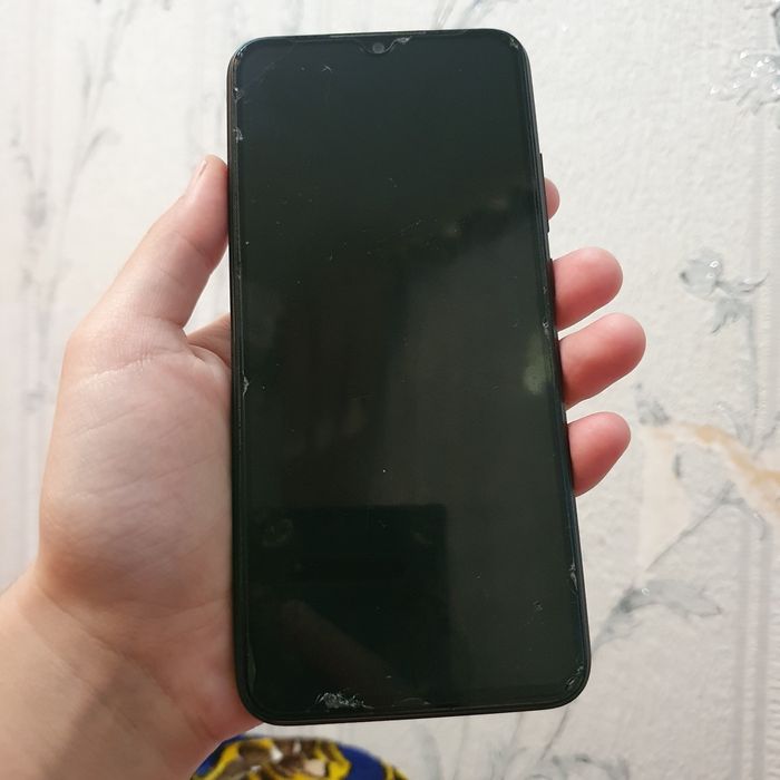 Redmi telefoni zudlik bilan sotiladi