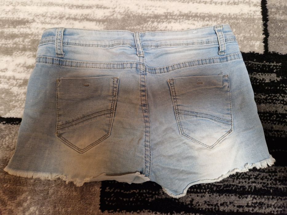 Pantaloni scurti și fustițe de blugi