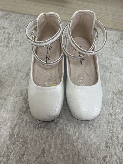 Продам туфельки для девочек