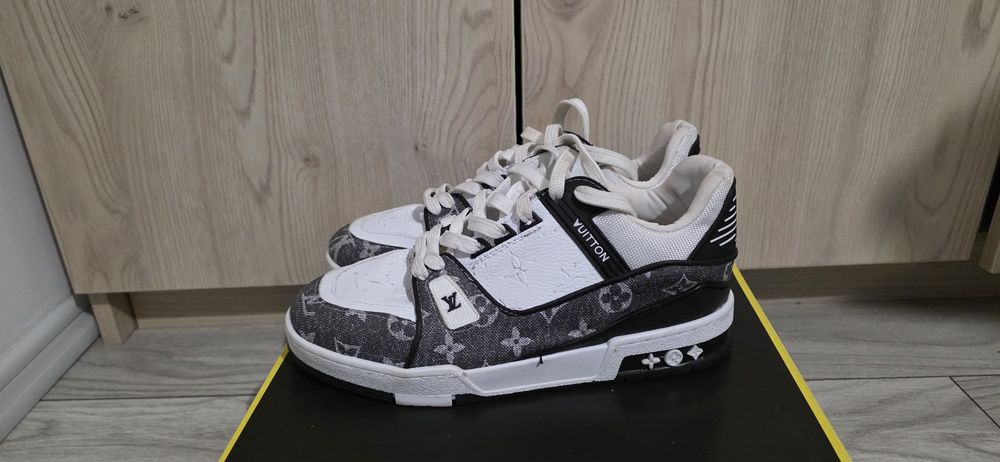 Adidasi Louis Vuitton