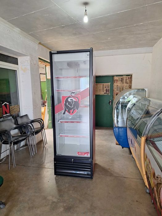 Хладилна витрина за безалкохолни и напитки