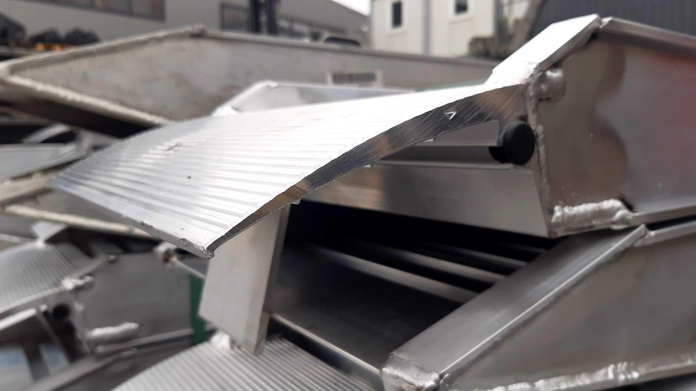 Rampe cu bordura din aluminiu 3,5 m capacitate 9.6 t - Stoc Brasov